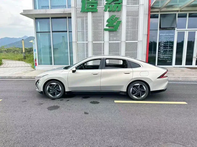Wuling Starlight — Фото автомобиля 4