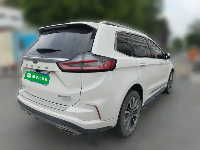 Ford Edge — Фото автомобиля 4