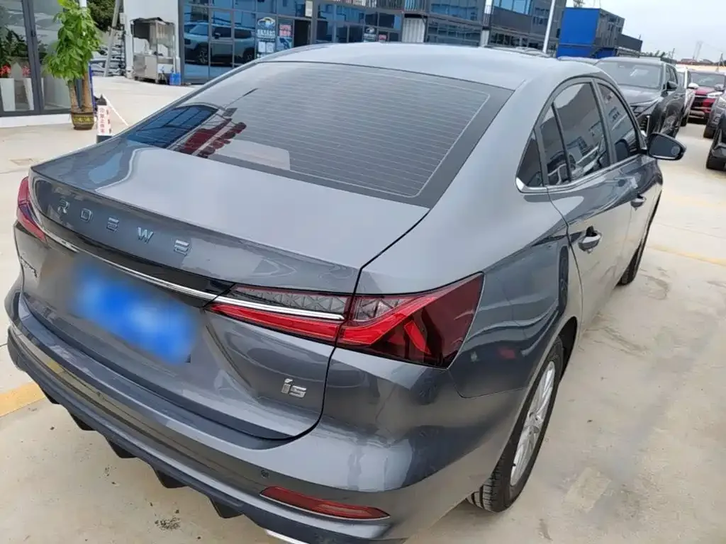 Roewe Roewe i5 2023 1.5L CVT Luxury Edition — Фото автомобиля 4