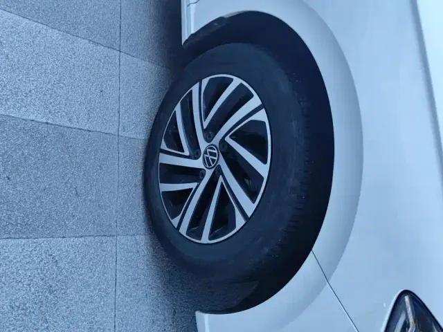 Volkswagen Lavida — Фото автомобиля 6