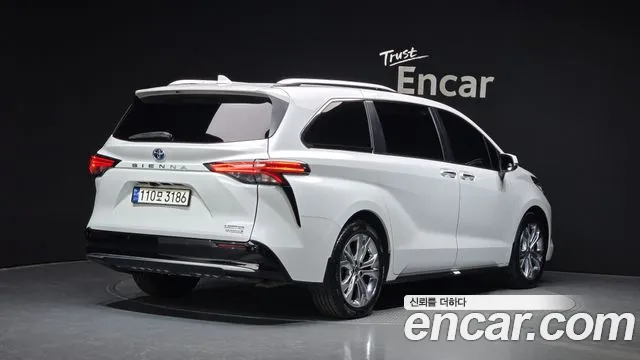 Toyota Sienna — Фото автомобиля 2