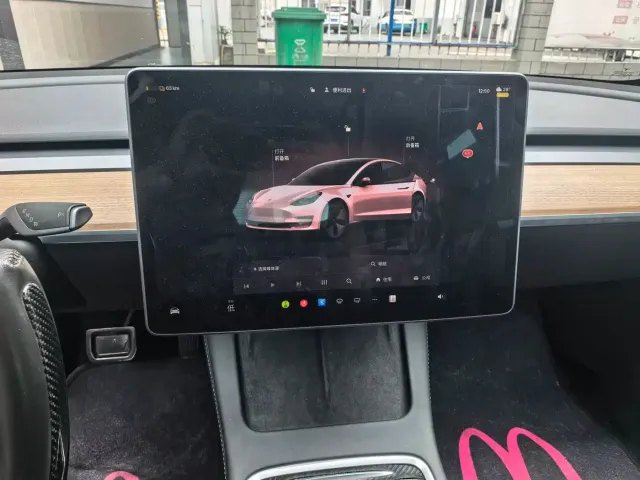 Tesla Model 3 — Фото автомобиля 9