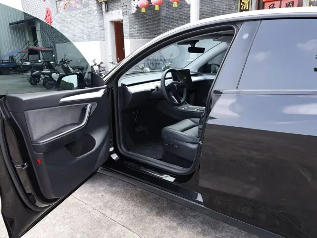 Tesla Model Y — Фото автомобиля 5