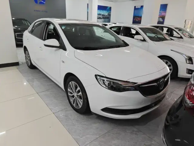 Buick Excelle — Фото автомобиля 3