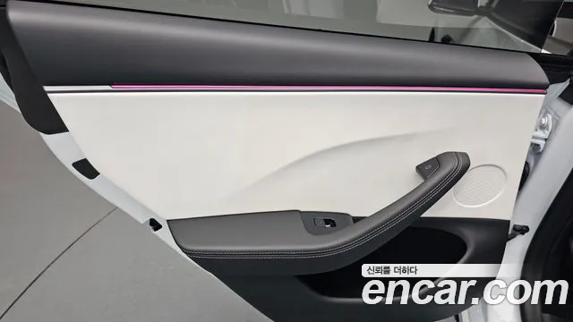 Tesla Model 3 — Фото автомобиля 22