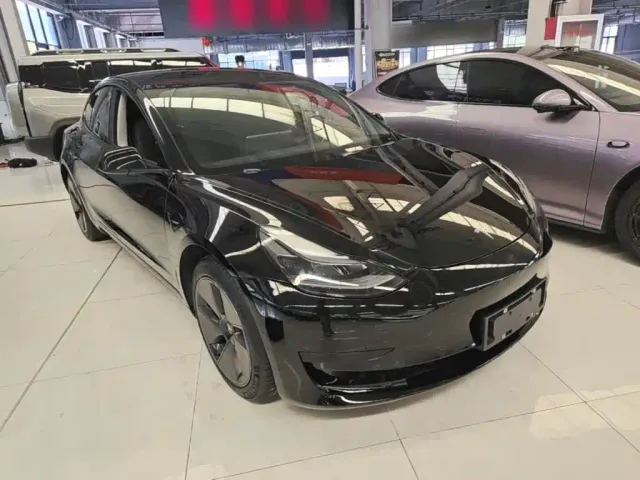 Tesla Model 3 — Фото автомобиля 3
