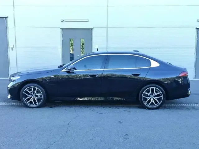 BMW i5 — Фото автомобиля 2