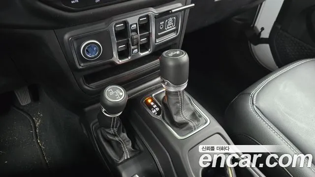 Jeep Wrangler JL — Фото автомобиля 12