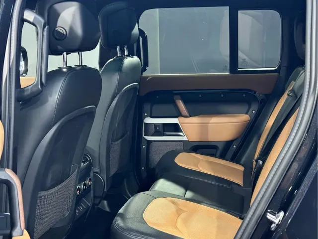 Land Rover Defender — Фото автомобиля 7