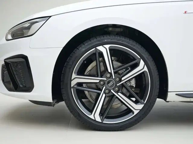 Audi A4L — Фото автомобиля 15