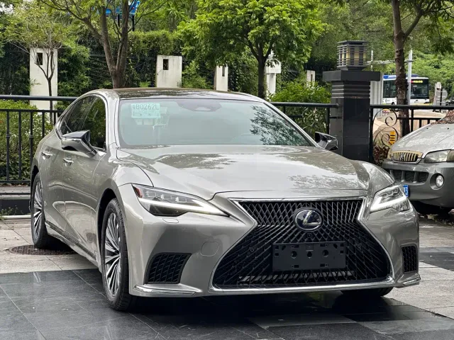 Lexus LS — Фото автомобиля 3