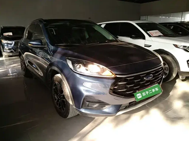 Ford Escape — Фото автомобиля 3