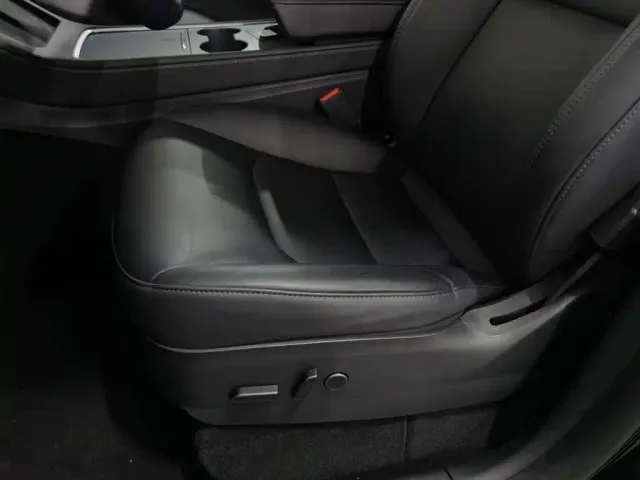 Tesla Model Y — Фото автомобиля 20