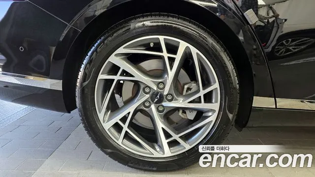 Genesis G90 Бензин 3.5 турбо AWD — Фото автомобиля 4