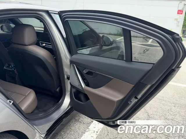 BMW 5 Series G60 — Фото автомобиля 10