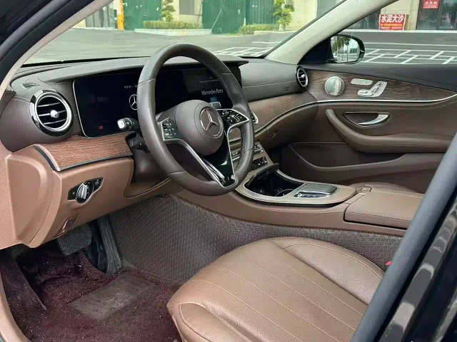 Mercedes-Benz E-Class — Фото автомобиля 17