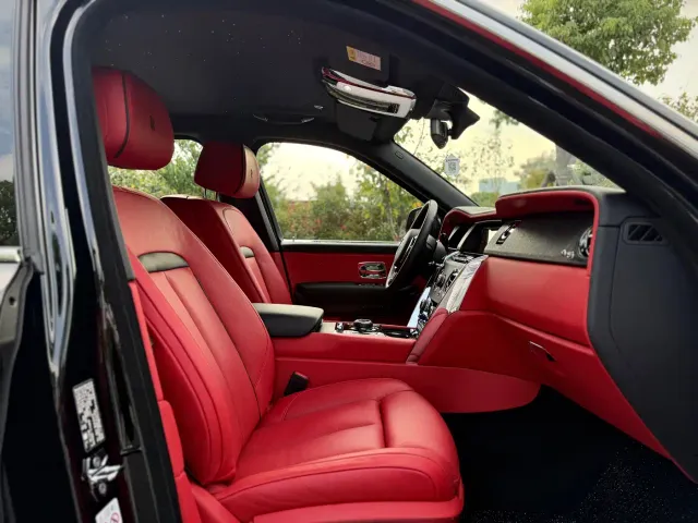 Rolls-Royce Cullinan — Фото автомобиля 19