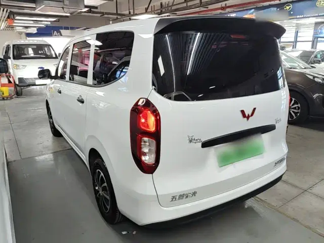 Wuling Hongguang — Фото автомобиля 4