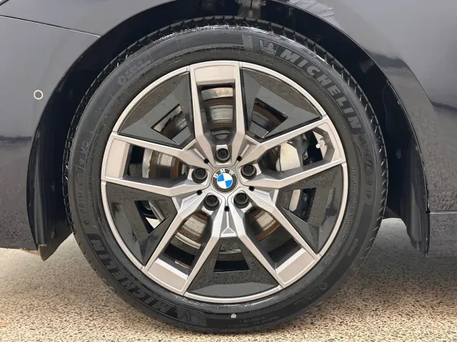 BMW 5 Series — Фото автомобиля 10