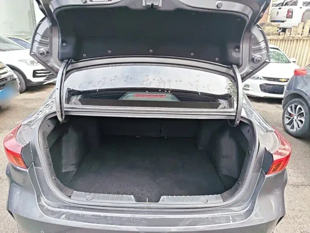 Changan Eado — Фото автомобиля 18