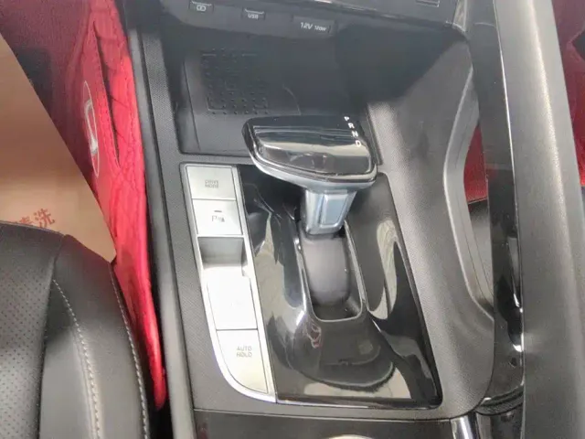 Hyundai Elantra — Фото автомобиля 16