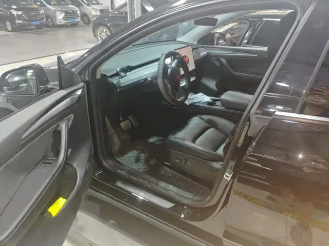 Tesla Model Y — Фото автомобиля 14