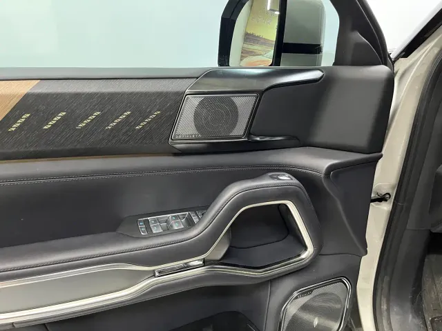 BYD FangChengBao Leopard 8 — Фото автомобиля 6