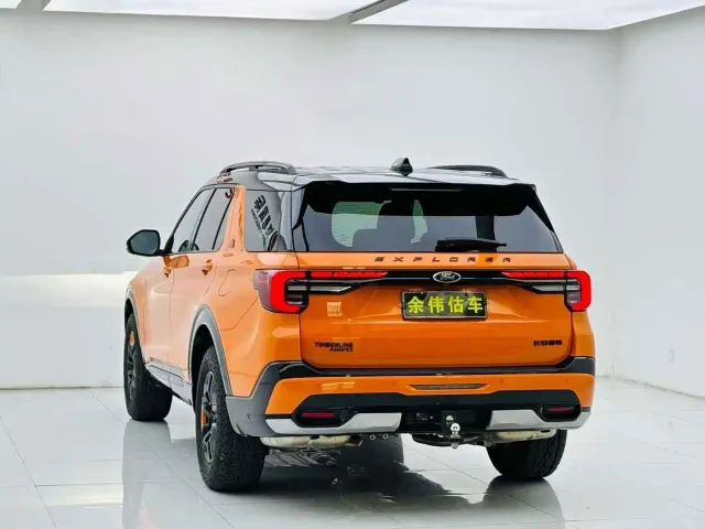 Ford Explorer — Фото автомобиля 5