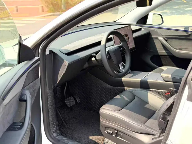 Tesla Model Y — Фото автомобиля 7
