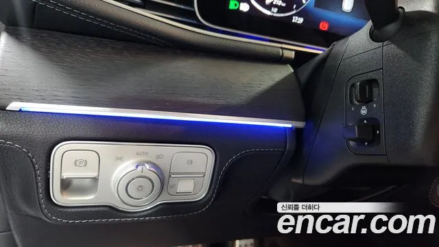 Mercedes-Benz GLS-Class — Фото автомобиля 11