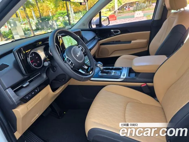 Kia Carnival Generation 4 — Фото автомобиля 15