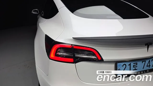 Tesla Model 3 — Фото автомобиля 8