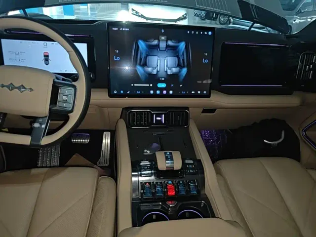 BYD FangChengBao Leopard 8 — Фото автомобиля 12
