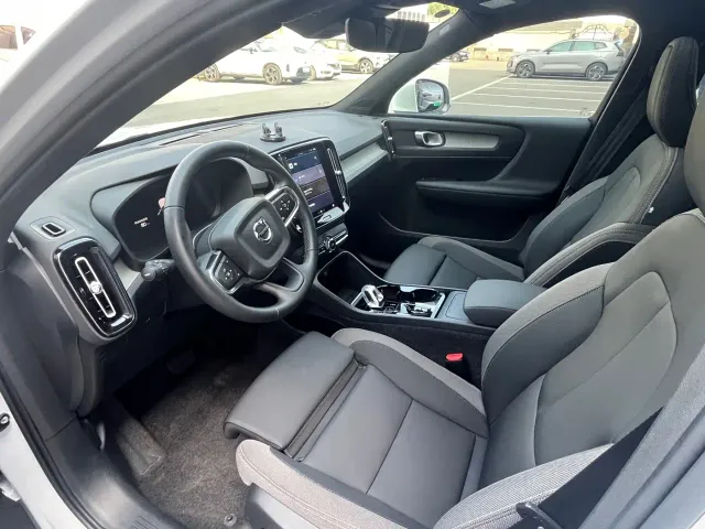 Volvo XC40 — Фото автомобиля 9