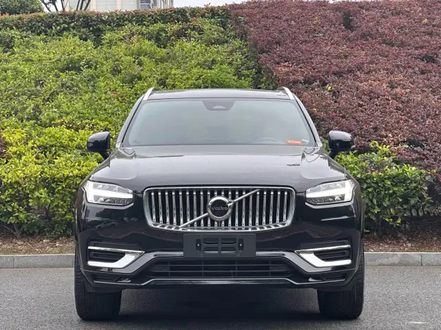 Volvo XC90 — Фото автомобиля 3