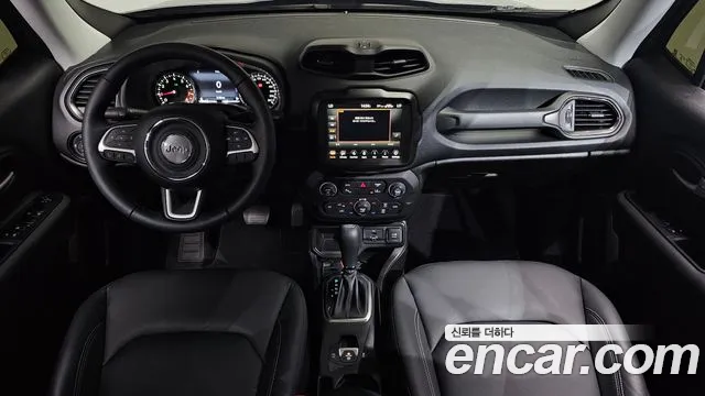 Jeep Renegade — Фото автомобиля 4