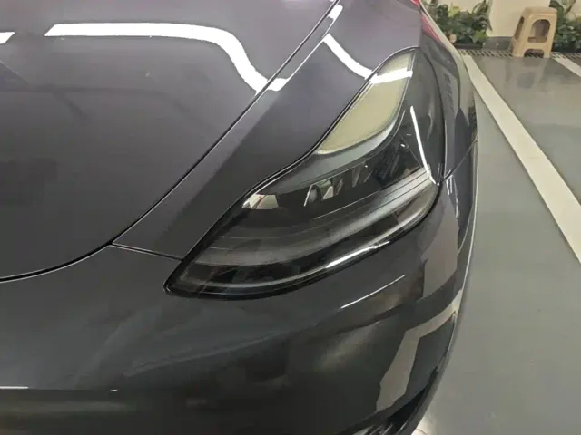 Tesla Model Y — Фото автомобиля 23