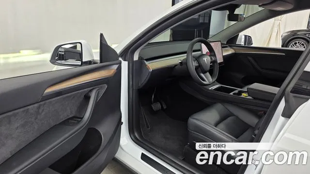 Tesla Model Y — Фото автомобиля 15