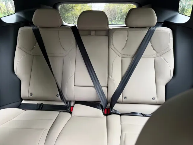 Volvo XC70 Plug-in Hybrid — Фото автомобиля 12