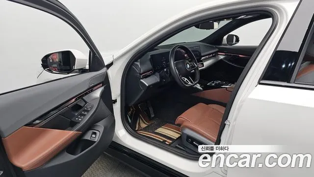BMW 5 Series G60 — Фото автомобиля 14