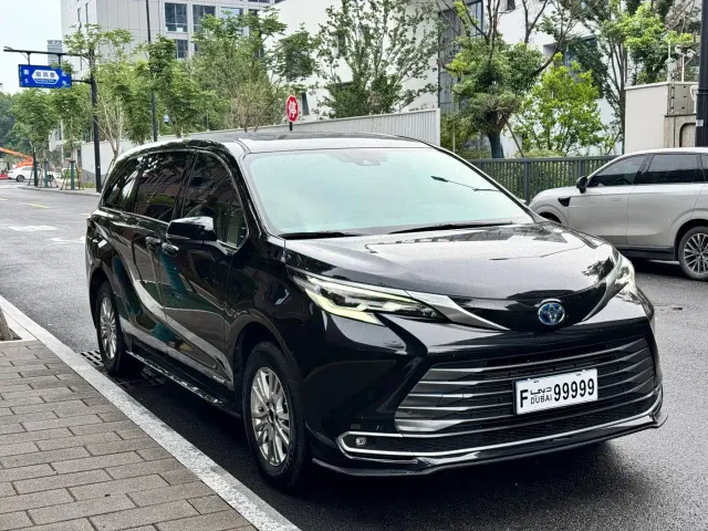 Toyota Sienna — Фото автомобиля 4