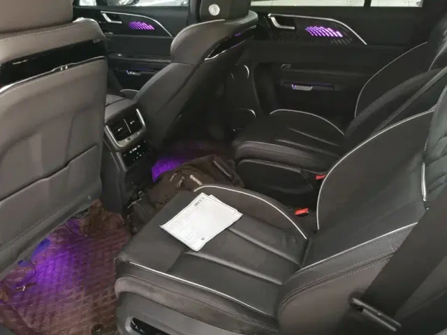 Hongqi E-HS9 — Фото автомобиля 16