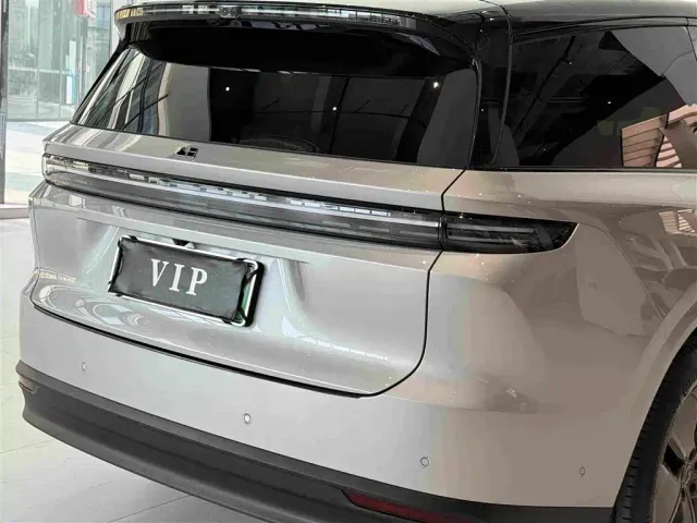 Li Auto i8 — Фото автомобиля 17