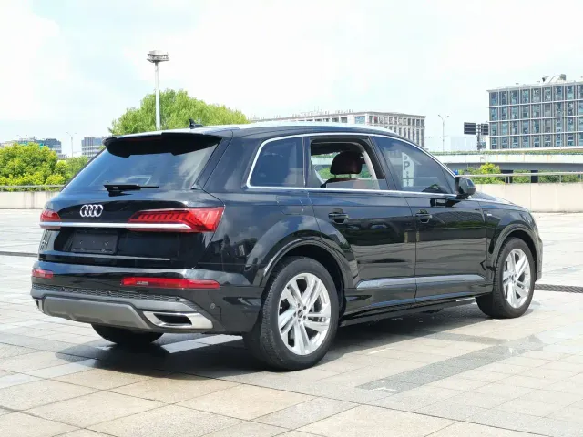 Audi Q7 — Фото автомобиля 7