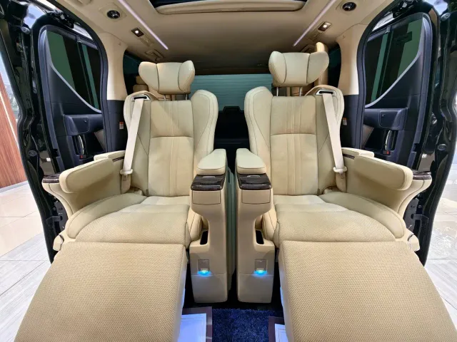 Toyota Vellfire — Фото автомобиля 13
