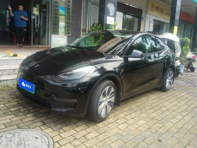Фотография автомобиля — Tesla Model Y