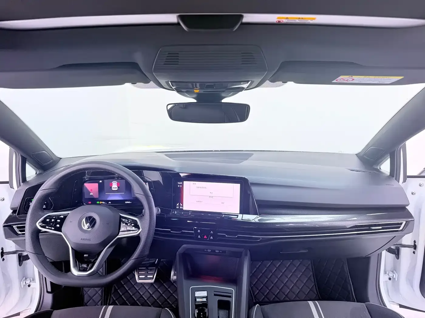 Volkswagen Golf 2024 280TSI DSG R-Line 50th Anniversary Edition — Фото автомобиля 5