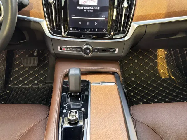 Volvo S90 — Фото автомобиля 17