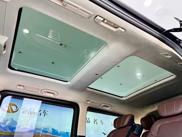 Mercedes-Benz V-Class — Фото автомобиля 12