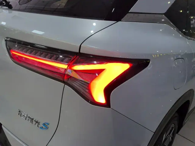 Wuling Starlight S — Фото автомобиля 7